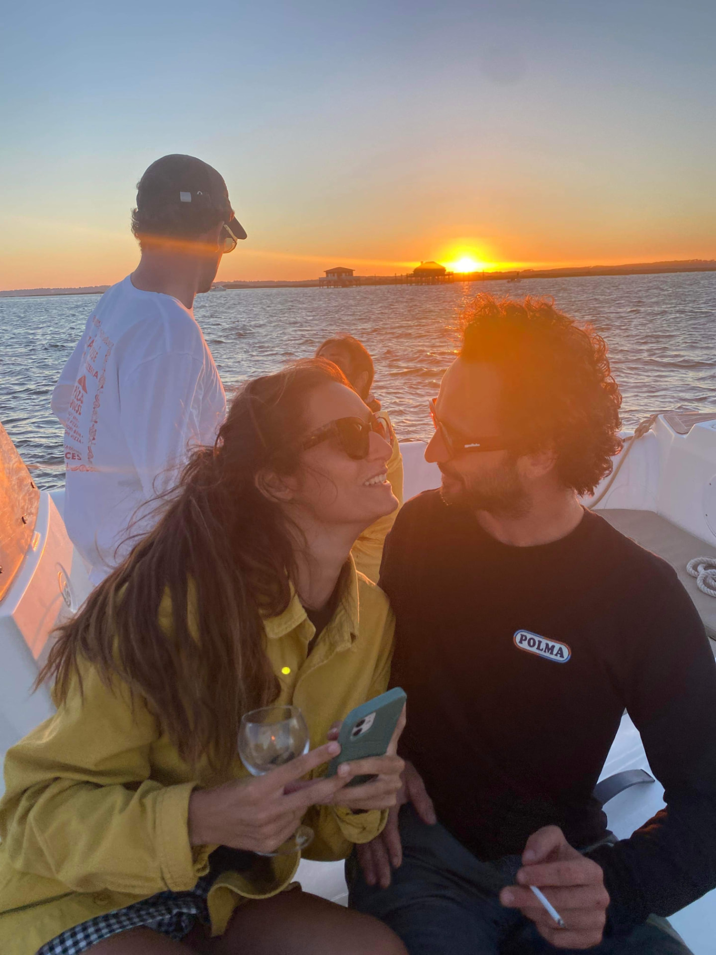 Charlotte & Louis au coucher du soleil sur le bassin